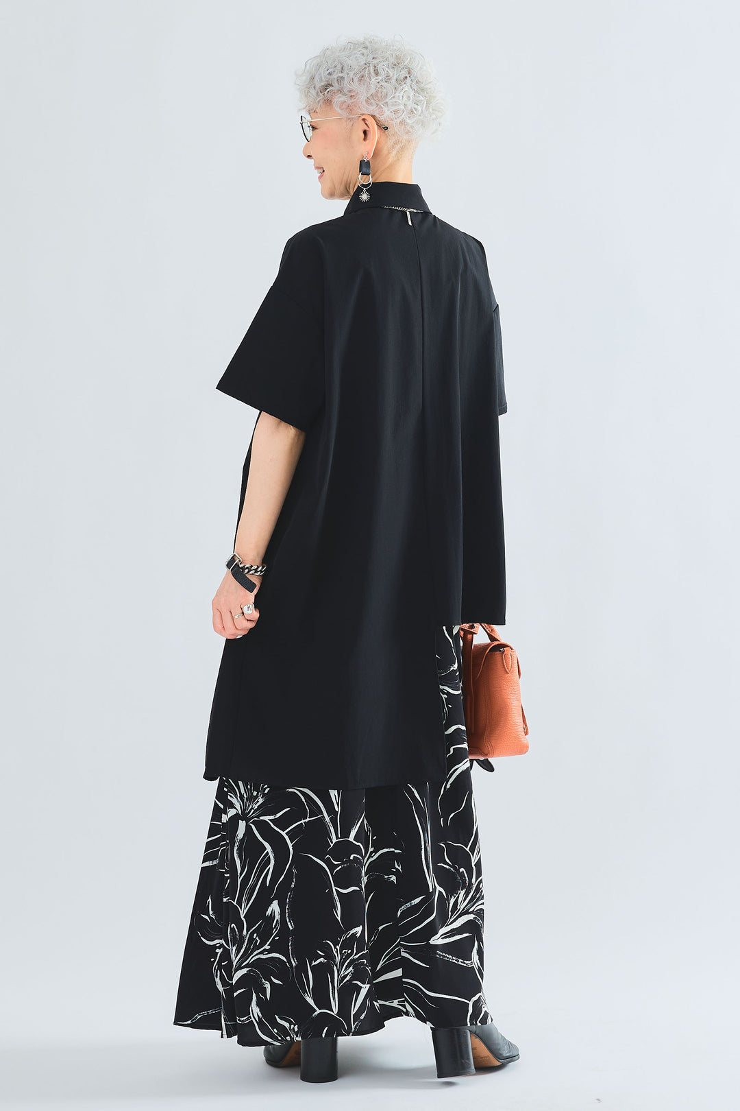 【SET】サイドロングアシンメトリーシャツ+モノトーンリリーフラワースカート(2set)