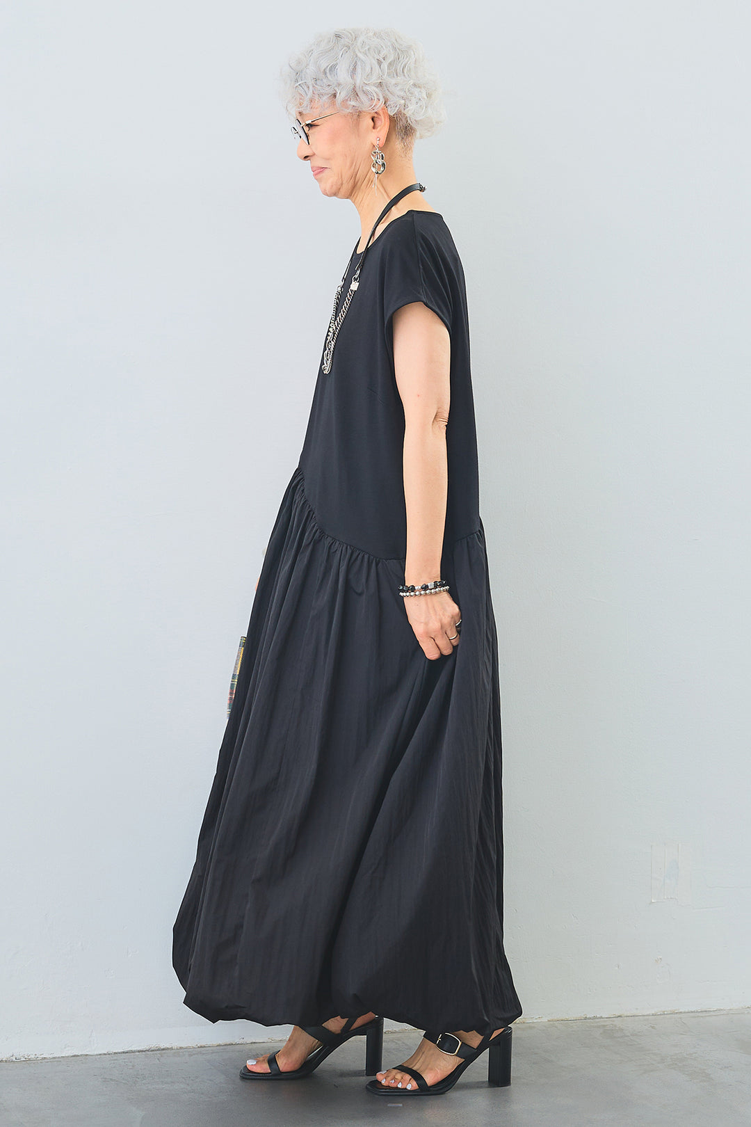 【予約】アシンメトリーフレアバルーンシルエットワンピース