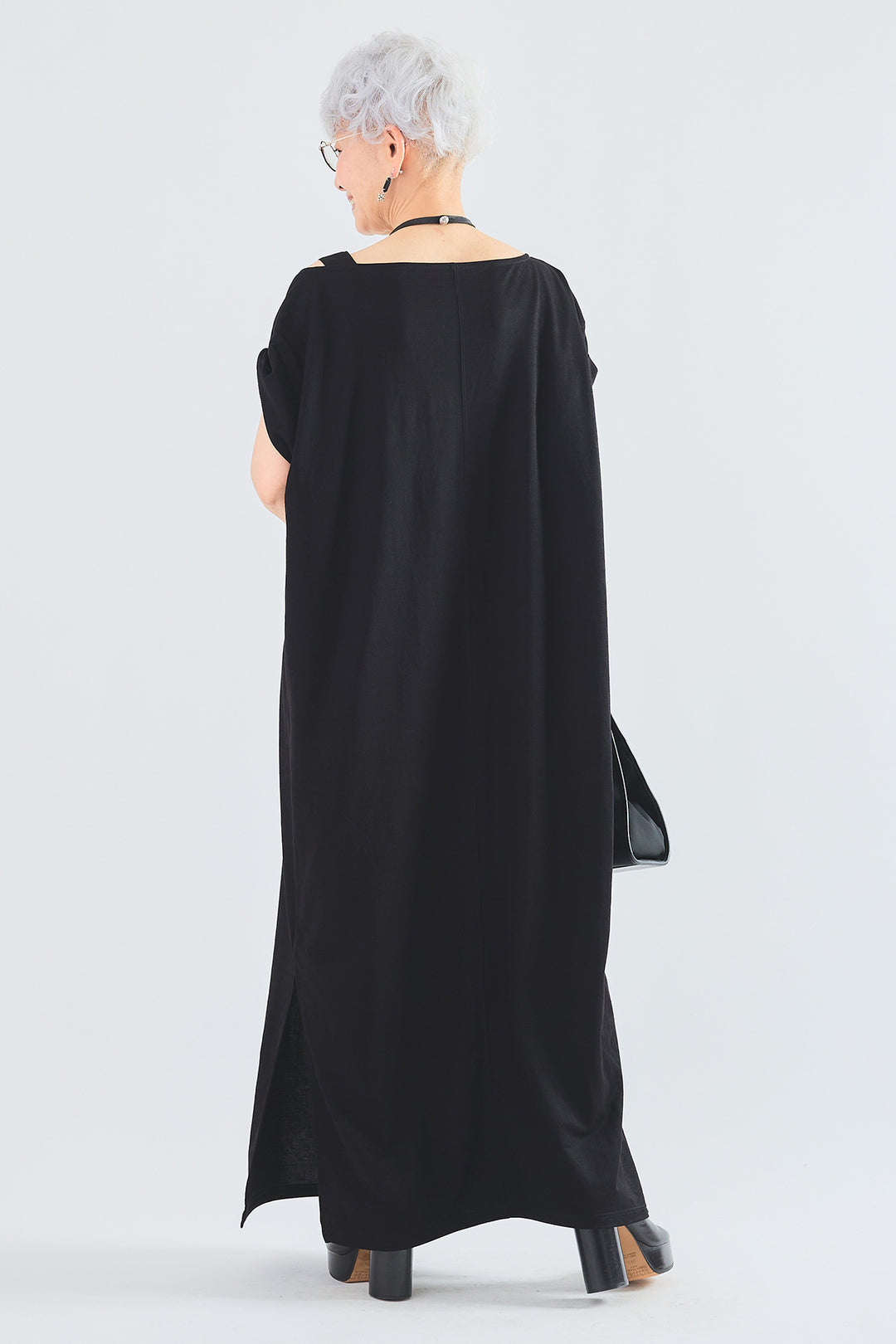 【予約】アシンメトリーネックドルマンワンピース