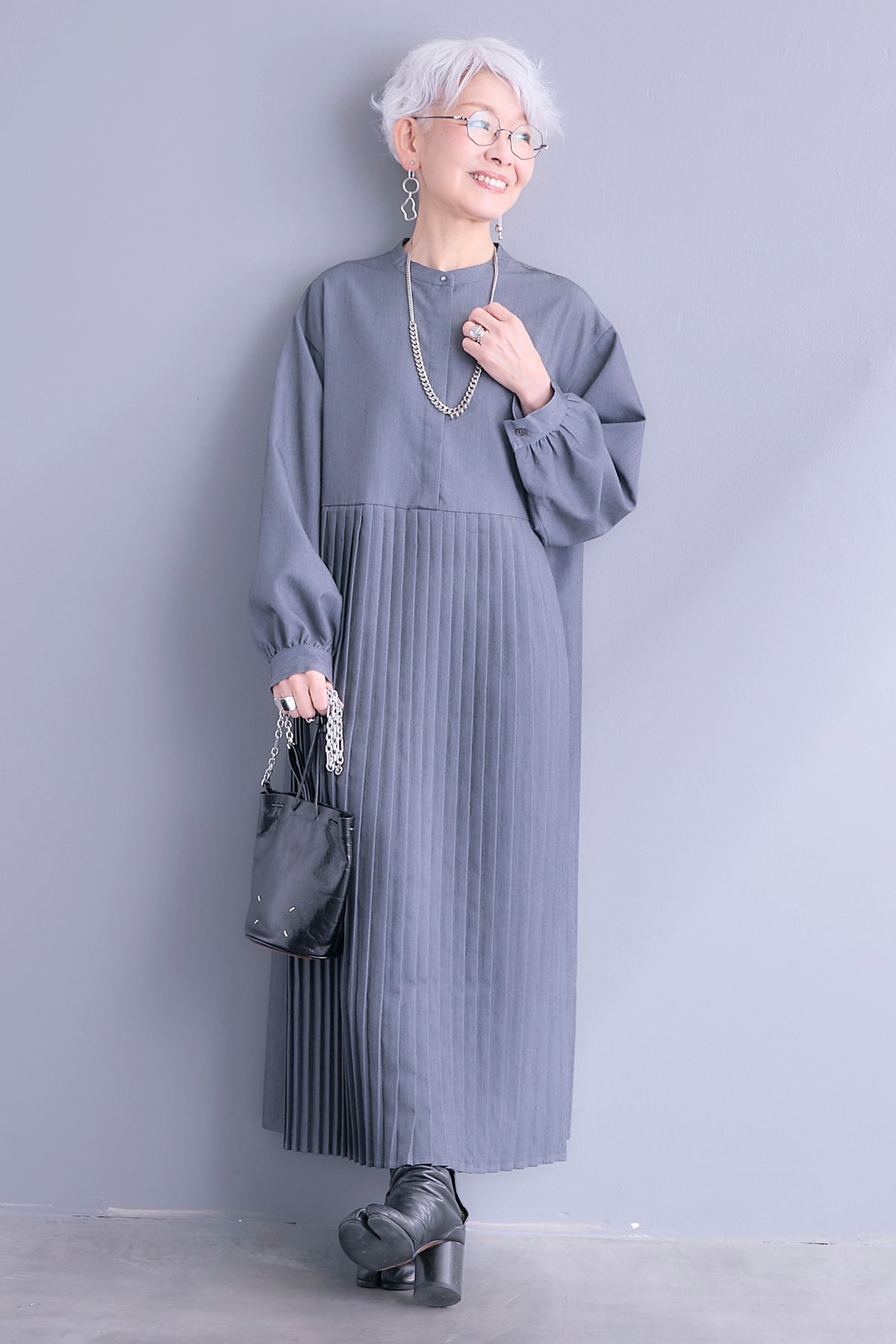 予約】バックイレギュラープリーツワンピース – AIJAN