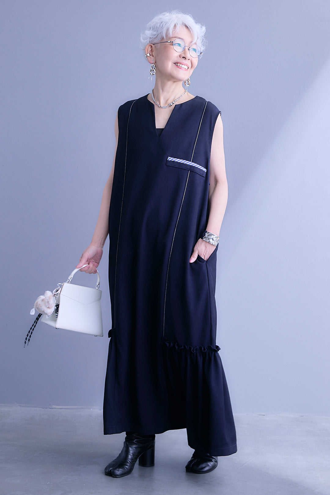 【予約】パイピングデザインスキッパーノースリーブワンピース