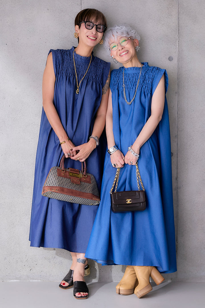 【予約】ソフトデニムシャーリングスタンドネックワンピース