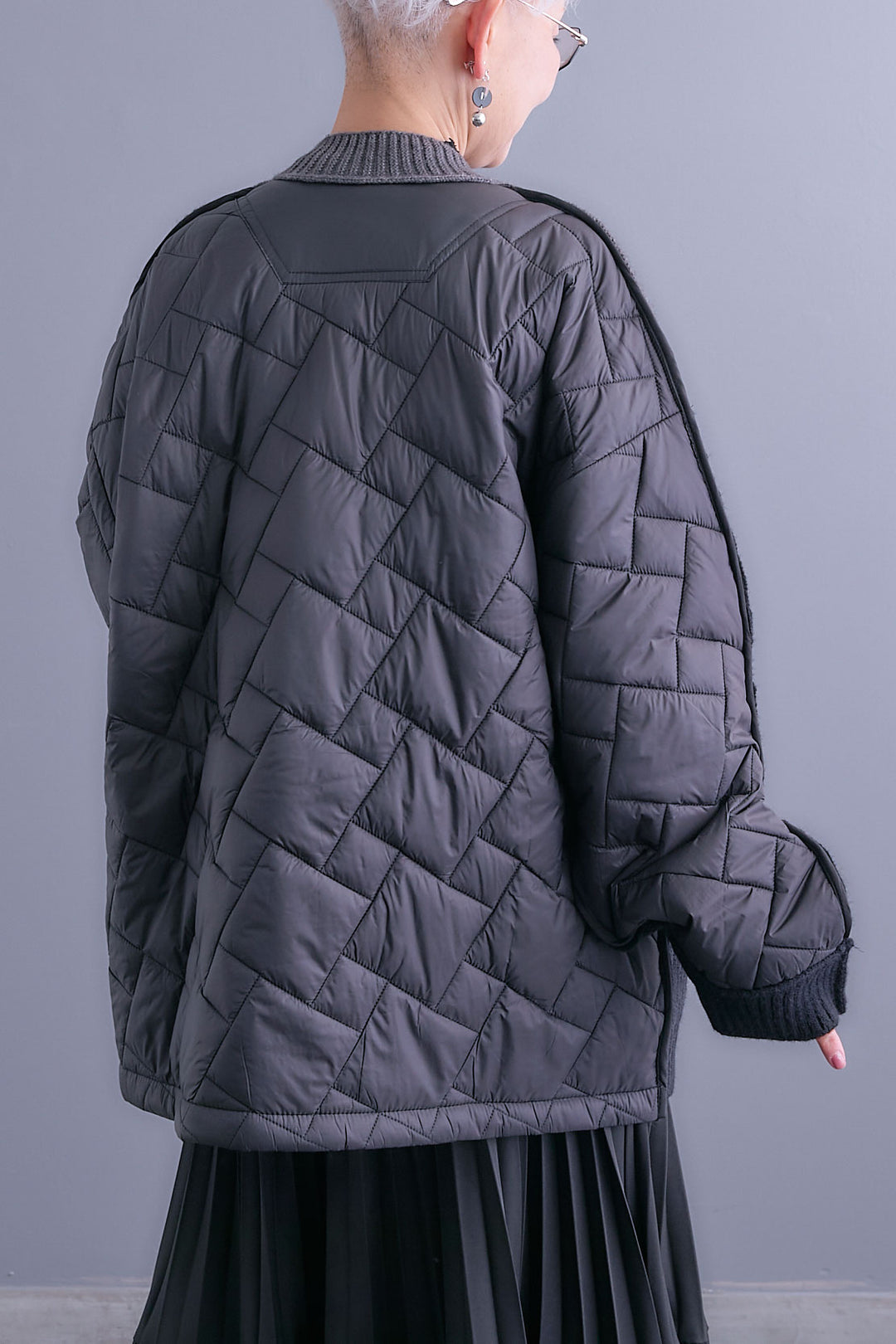 【予約】バックキルティングローゲージニットカーディガン【ストール付き】