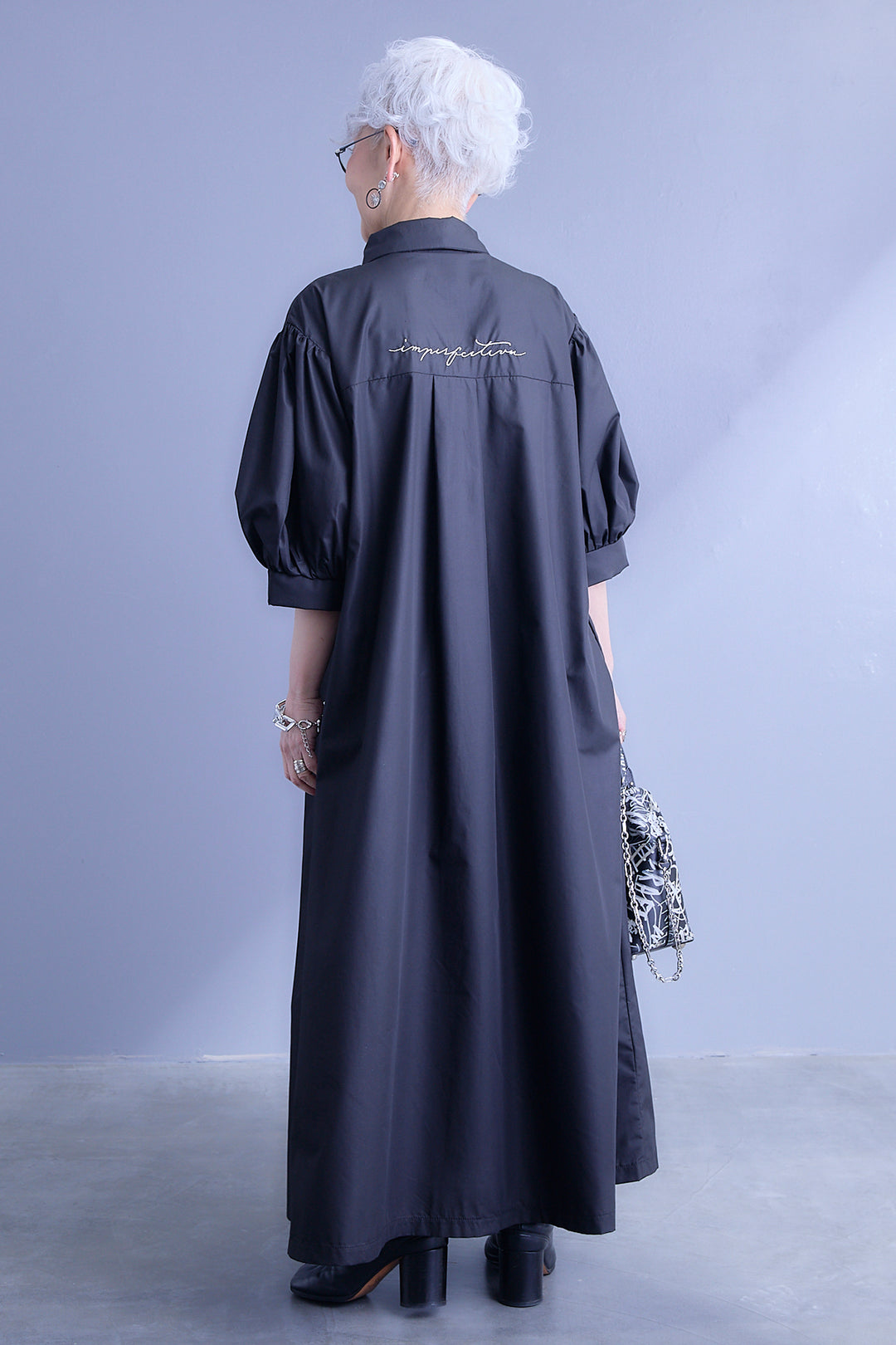 【予約】バックロゴエンブロイダリーボリュームスリーブシャツワンピース