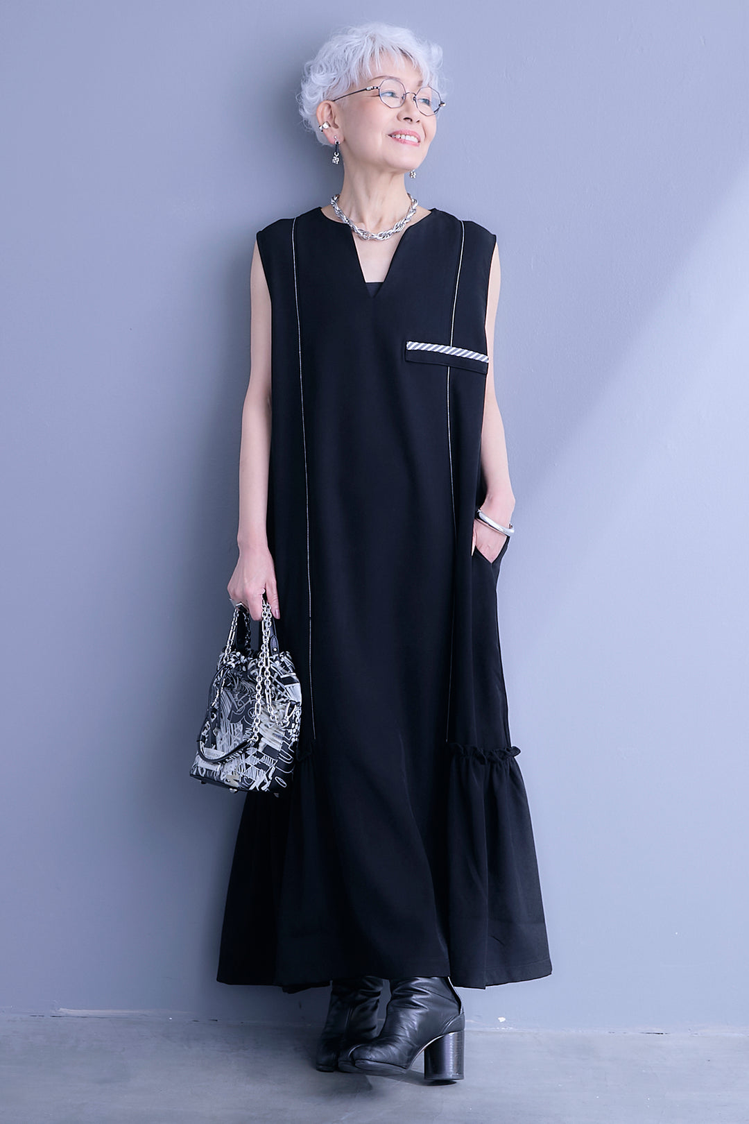 【予約】パイピングデザインスキッパーノースリーブワンピース