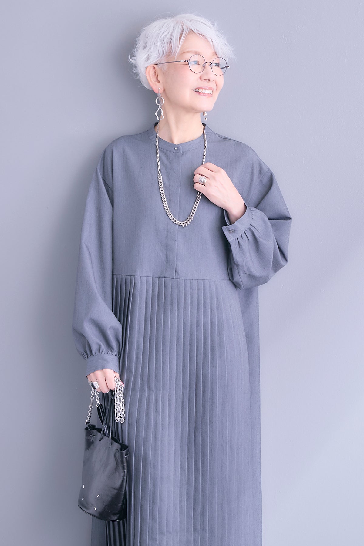 予約】バックイレギュラープリーツワンピース – AIJAN