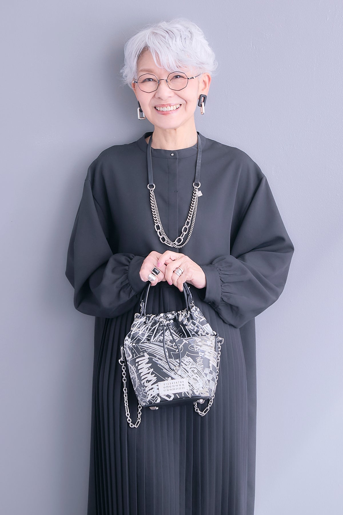 予約】バックイレギュラープリーツワンピース– AIJAN