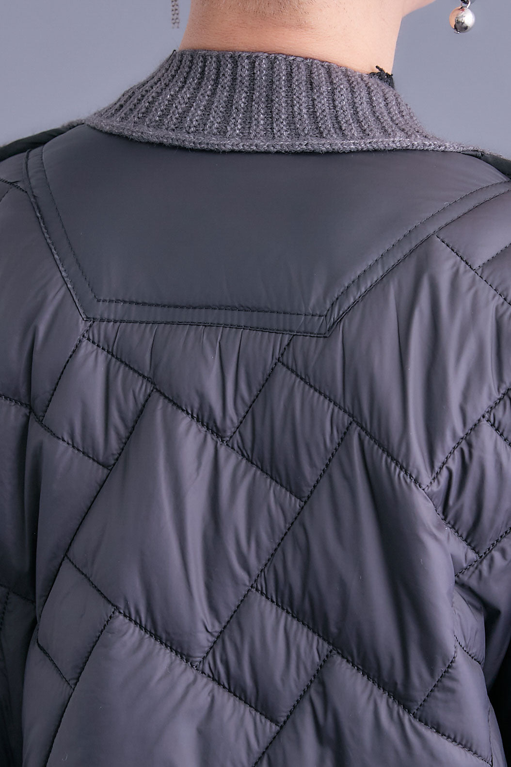 【予約】バックキルティングローゲージニットカーディガン【ストール付き】