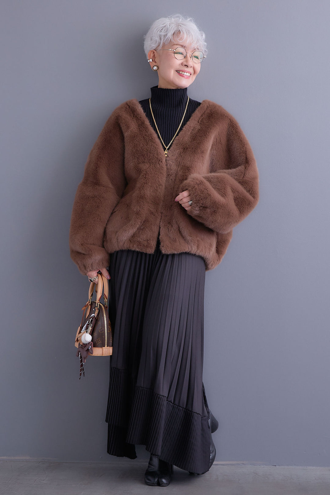 【SET】ボリュームスリーブハイネックリラクシーニット+ノーカラーラウンドシルエットファーコート+アシンメトリープリーツスカート(3set)