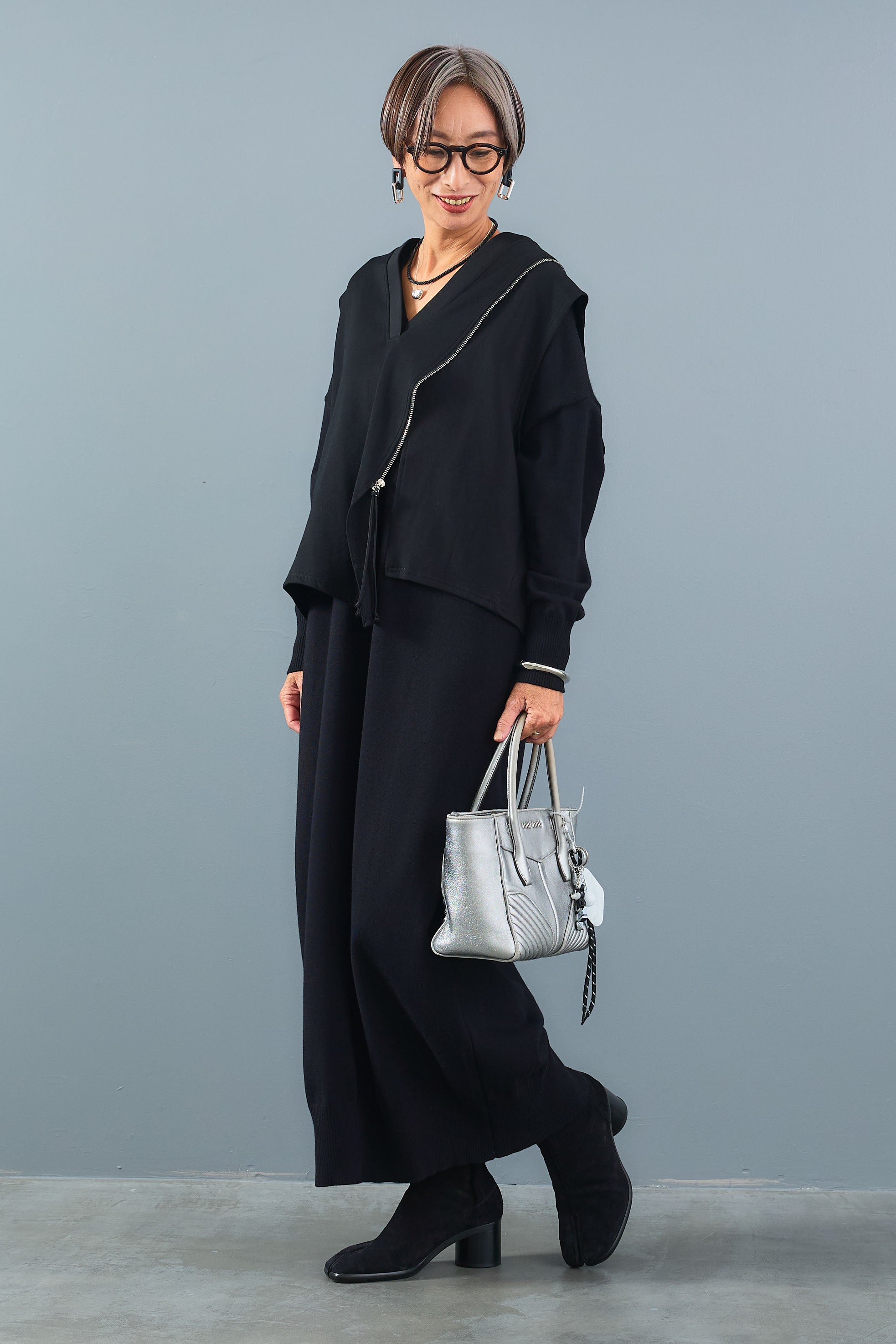 予約】ルーズVネックロングニットワンピース – AIJAN