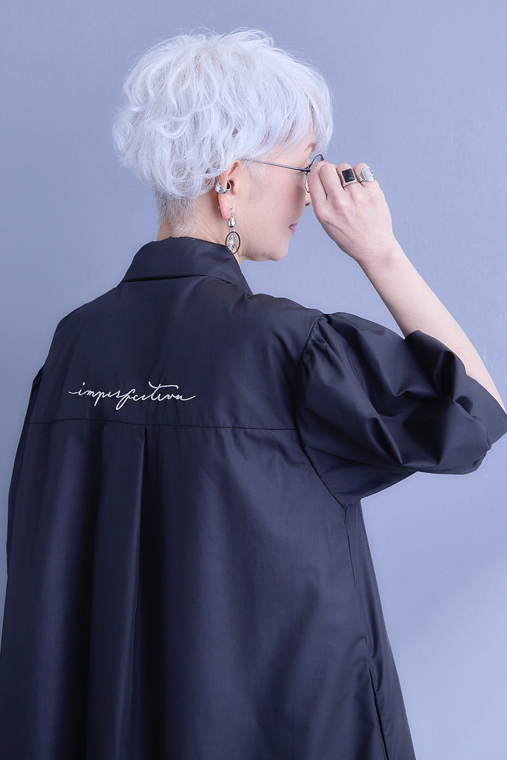 【予約】バックロゴエンブロイダリーボリュームスリーブシャツワンピース