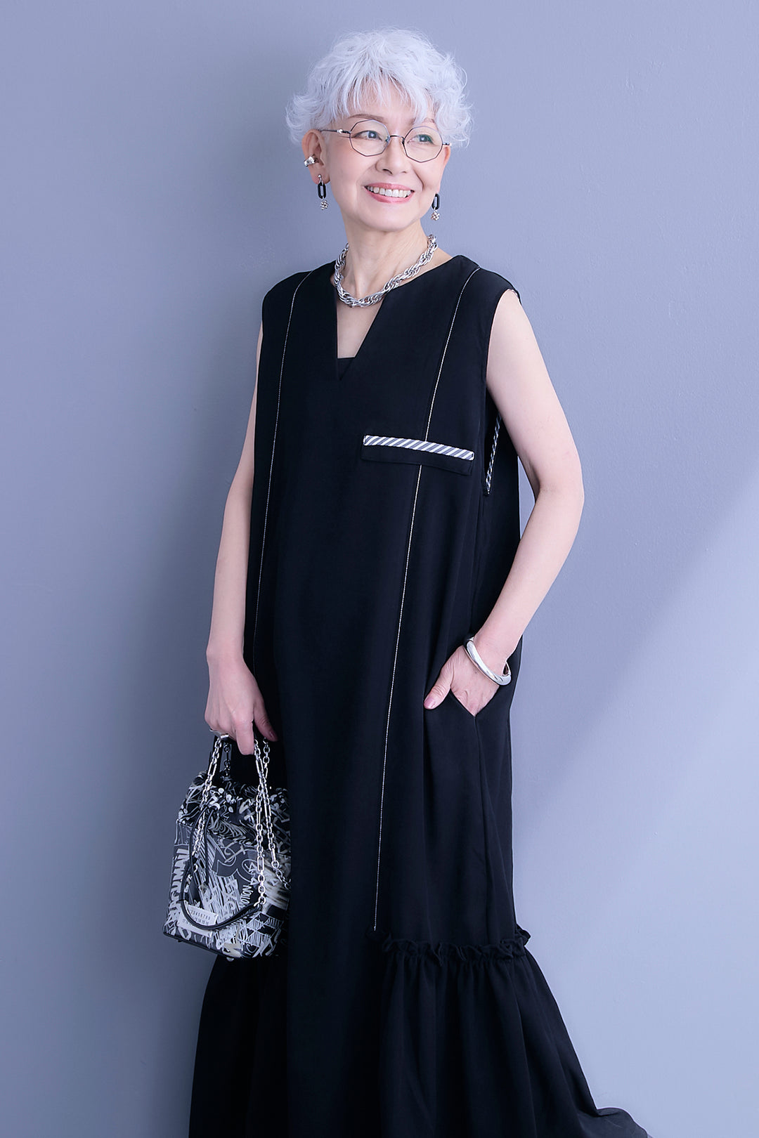 【予約】パイピングデザインスキッパーノースリーブワンピース