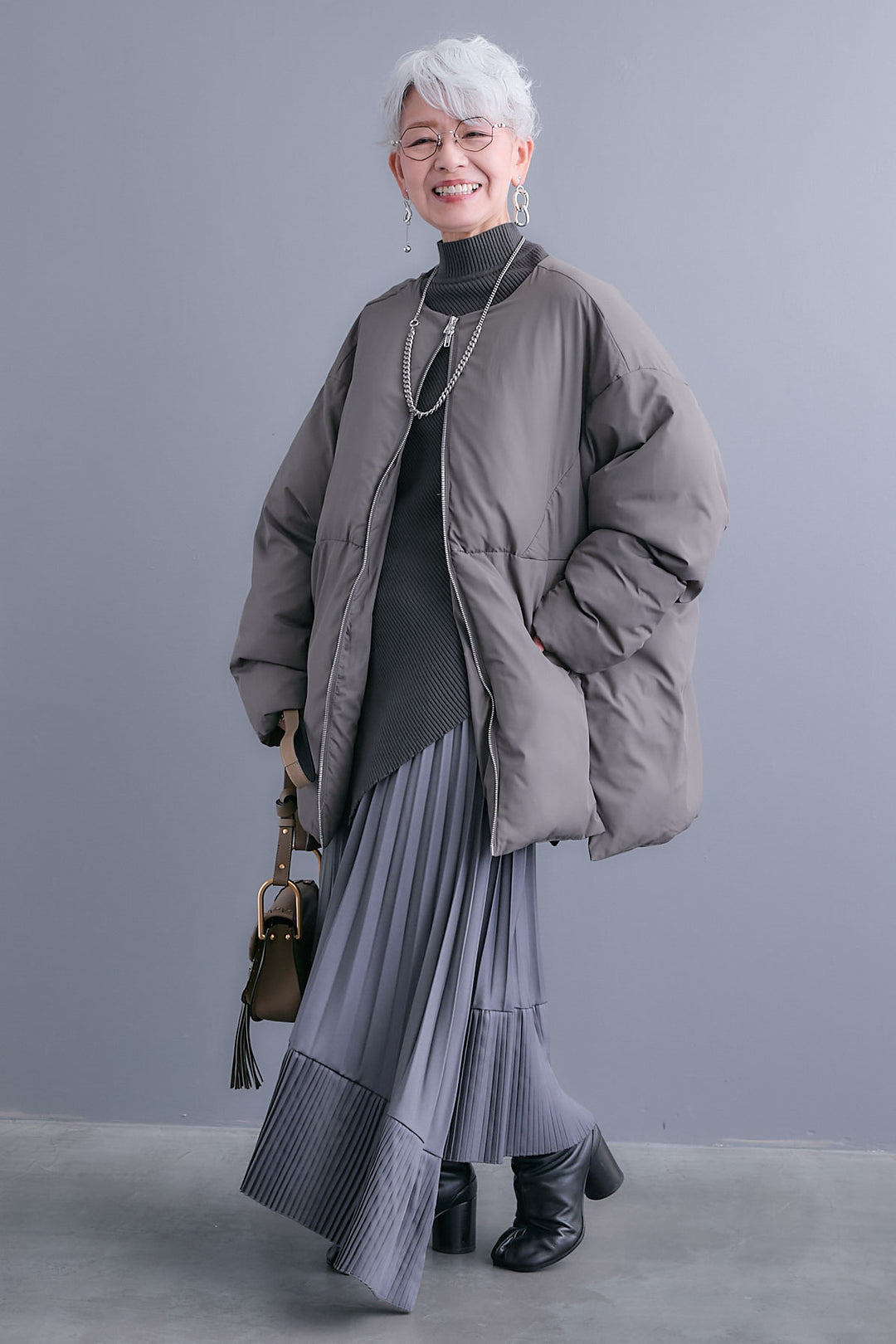 【SET】アシンメトリーオーバーニット+ファイバーダウンシェルジャケット+アシンメトリープリーツスカート(3set)