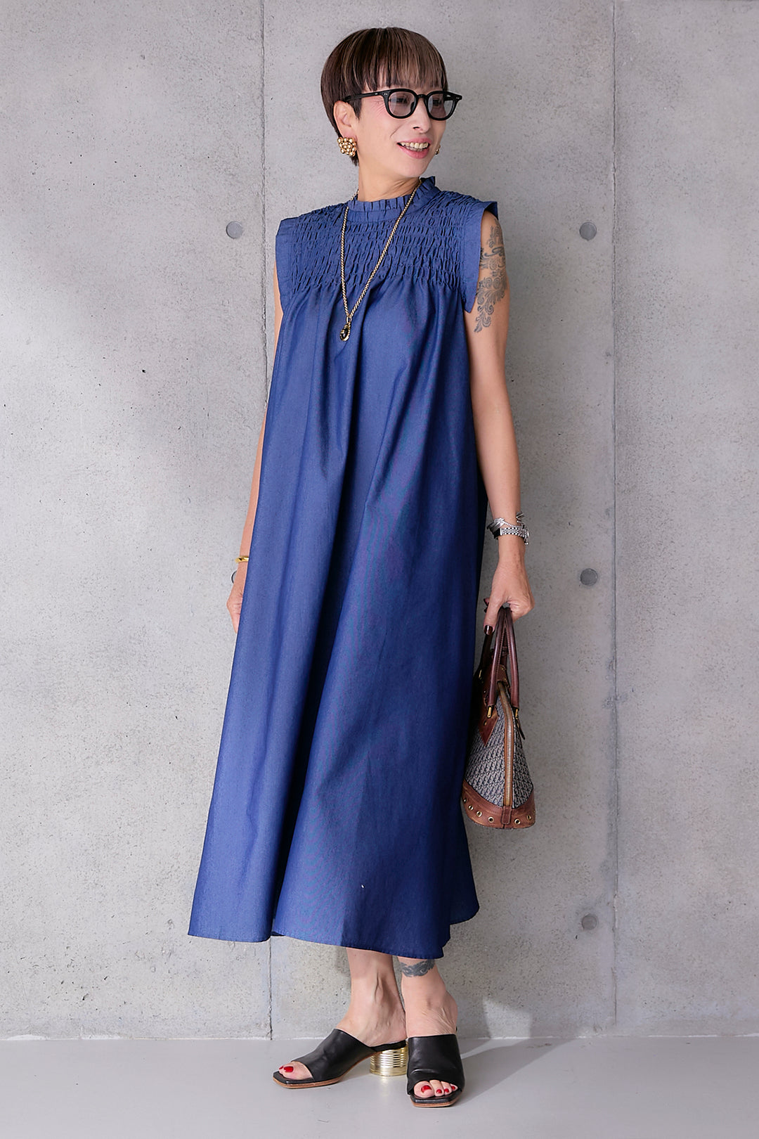 【予約】ソフトデニムシャーリングスタンドネックワンピース