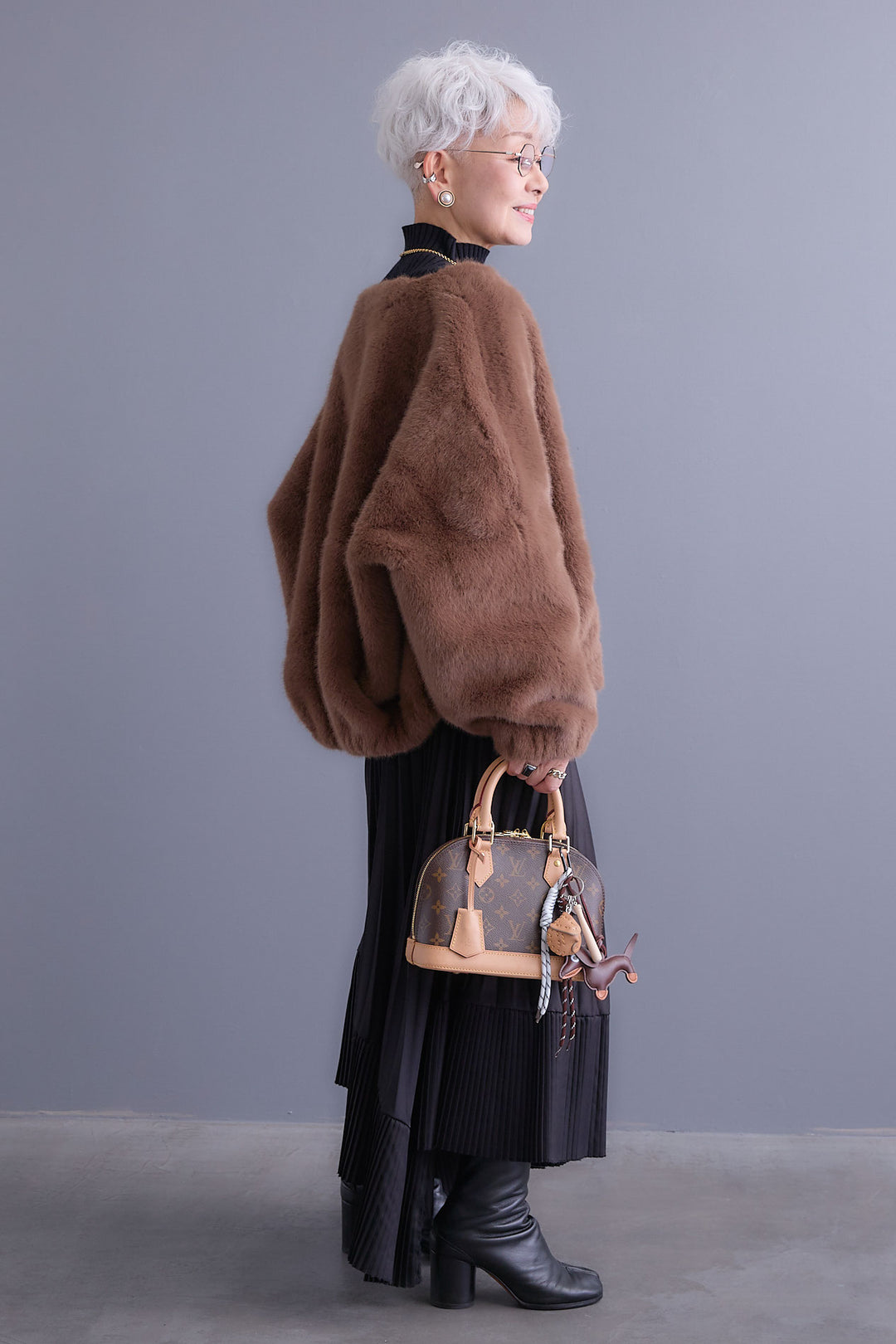 【SET】ボリュームスリーブハイネックリラクシーニット+ノーカラーラウンドシルエットファーコート+アシンメトリープリーツスカート(3set)