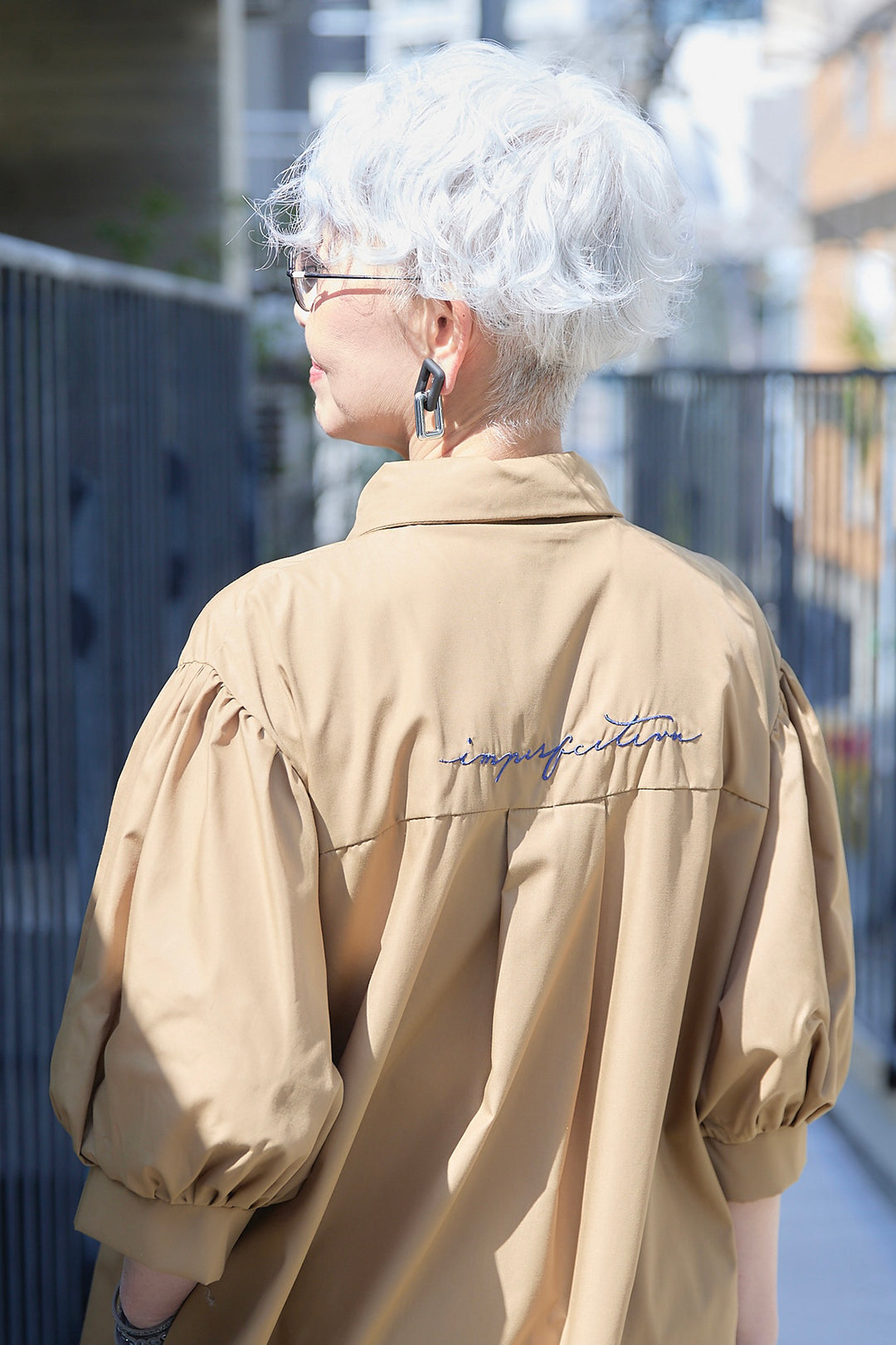 【予約】バックロゴエンブロイダリーボリュームスリーブシャツワンピース