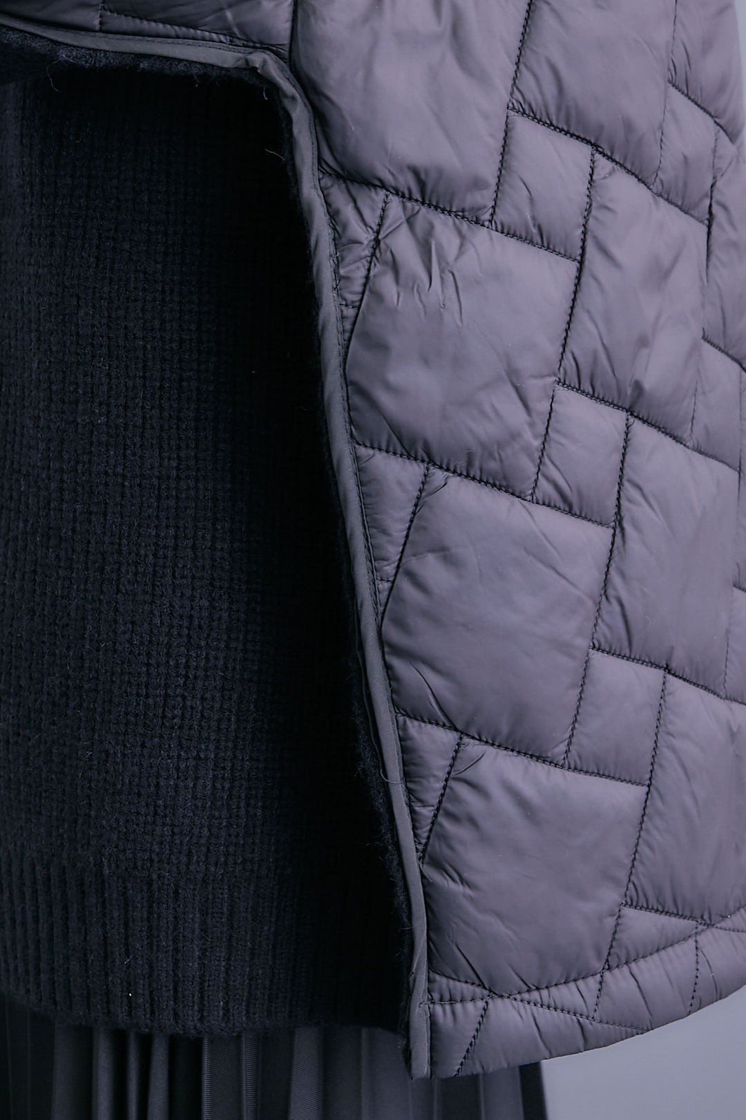 【予約】バックキルティングローゲージニットカーディガン【ストール付き】