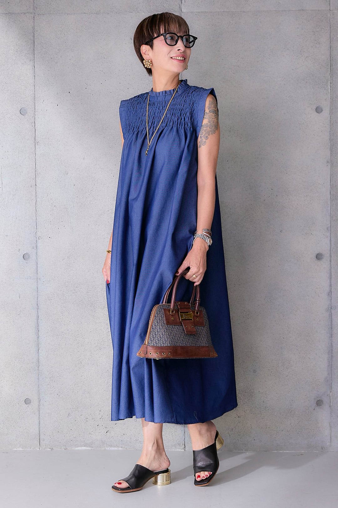 【予約】ソフトデニムシャーリングスタンドネックワンピース