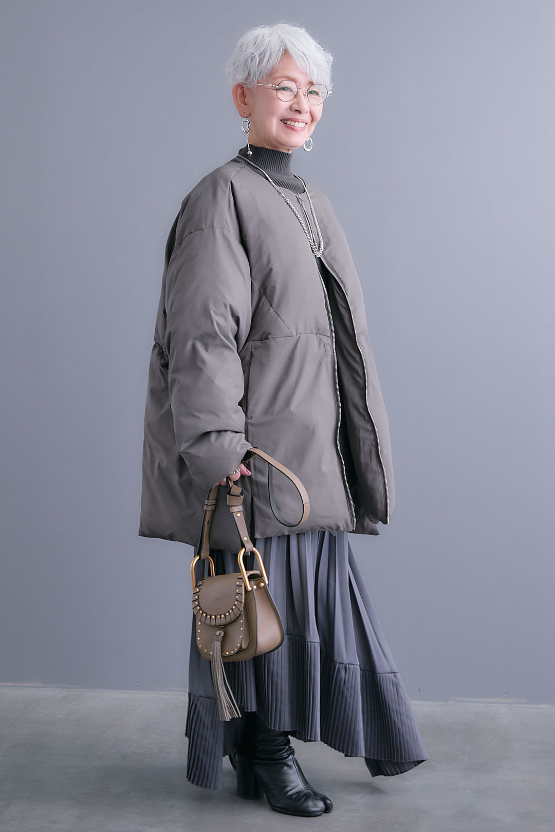 【SET】アシンメトリーオーバーニット+ファイバーダウンシェルジャケット+アシンメトリープリーツスカート(3set)