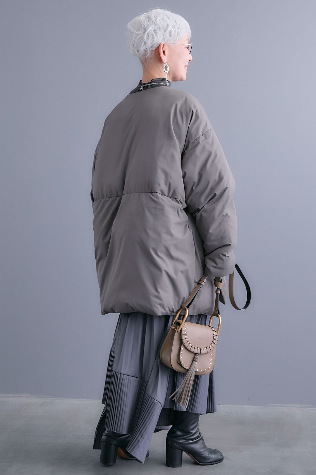 【SET】アシンメトリーオーバーニット+ファイバーダウンシェルジャケット+アシンメトリープリーツスカート(3set)