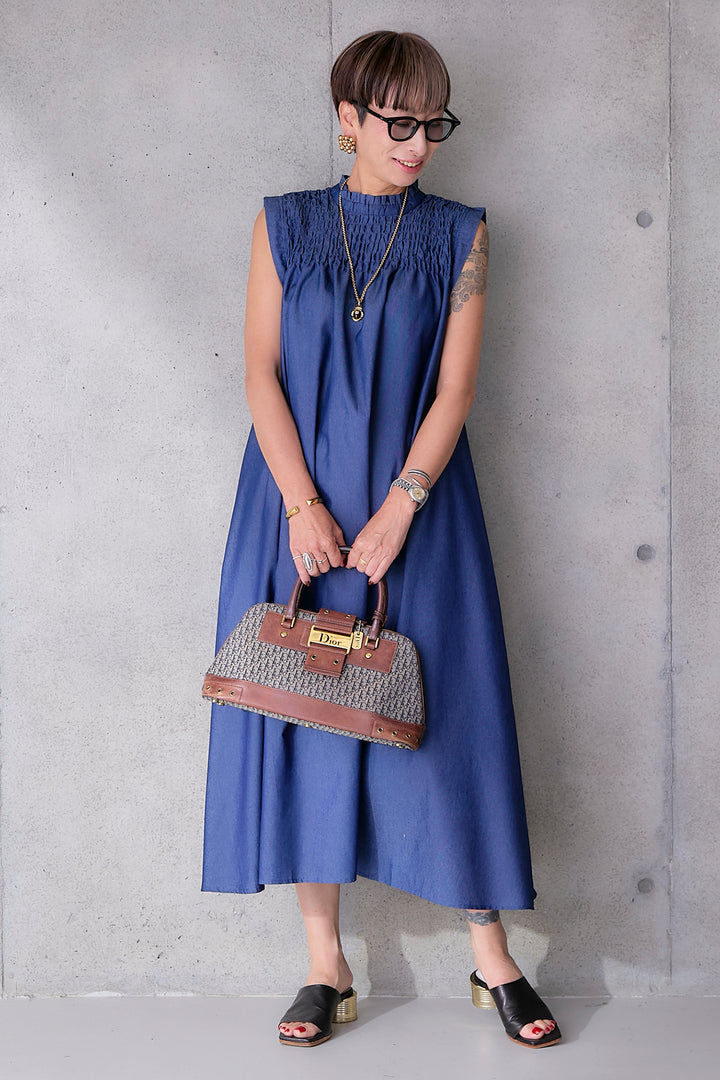 【予約】ソフトデニムシャーリングスタンドネックワンピース