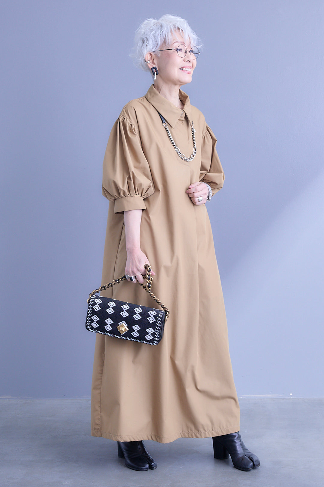 【予約】バックロゴエンブロイダリーボリュームスリーブシャツワンピース