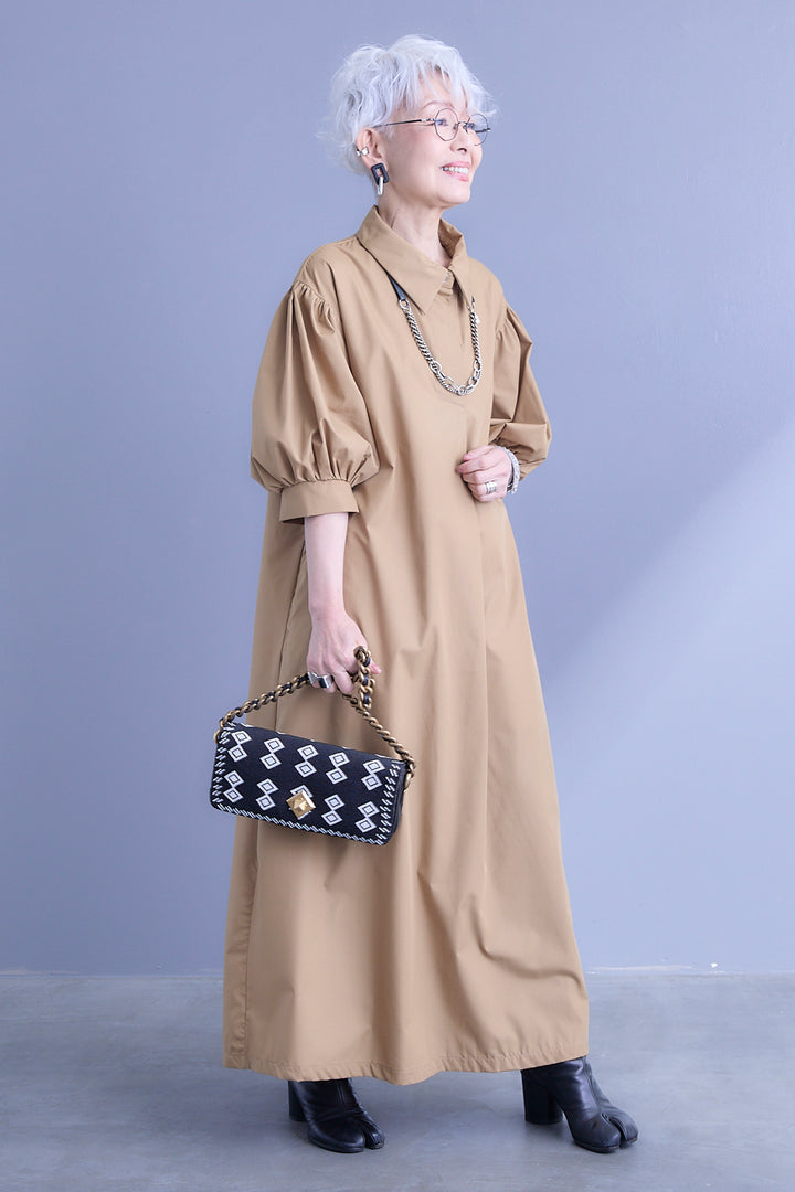 【予約】バックロゴエンブロイダリーボリュームスリーブシャツワンピース