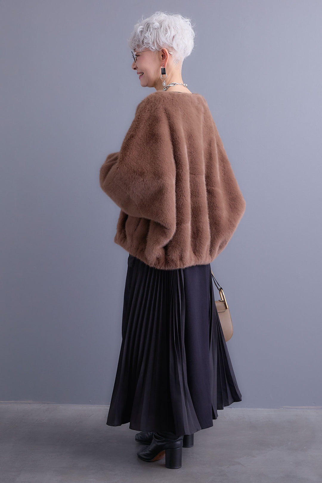 【SET】ZIPポケットサイドプリーツニットワンピース+ノーカラーラウンドシルエットファーコート(2set)