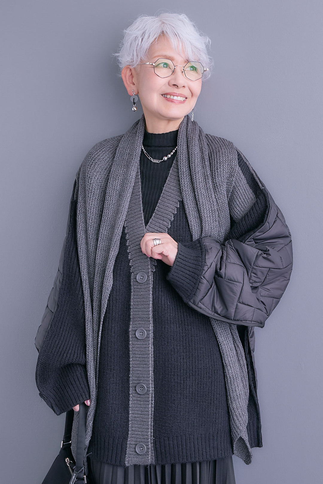 【予約】バックキルティングローゲージニットカーディガン【ストール付き】