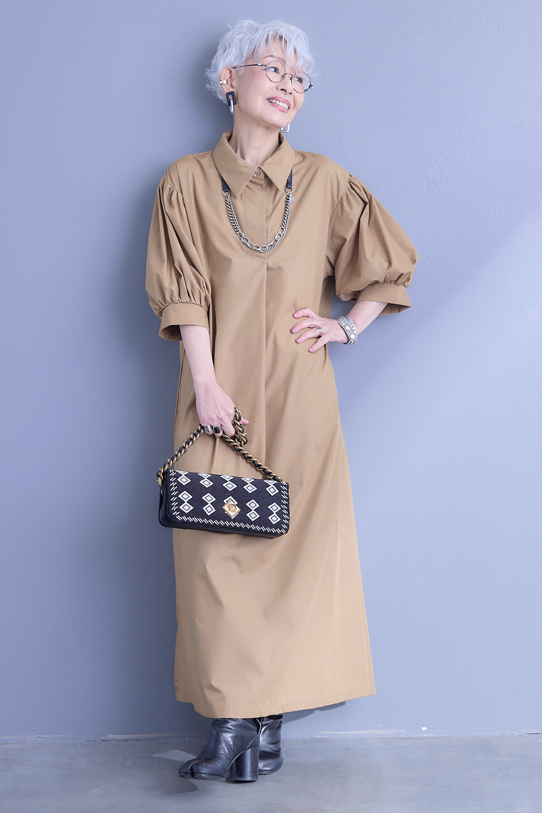 【予約】バックロゴエンブロイダリーボリュームスリーブシャツワンピース