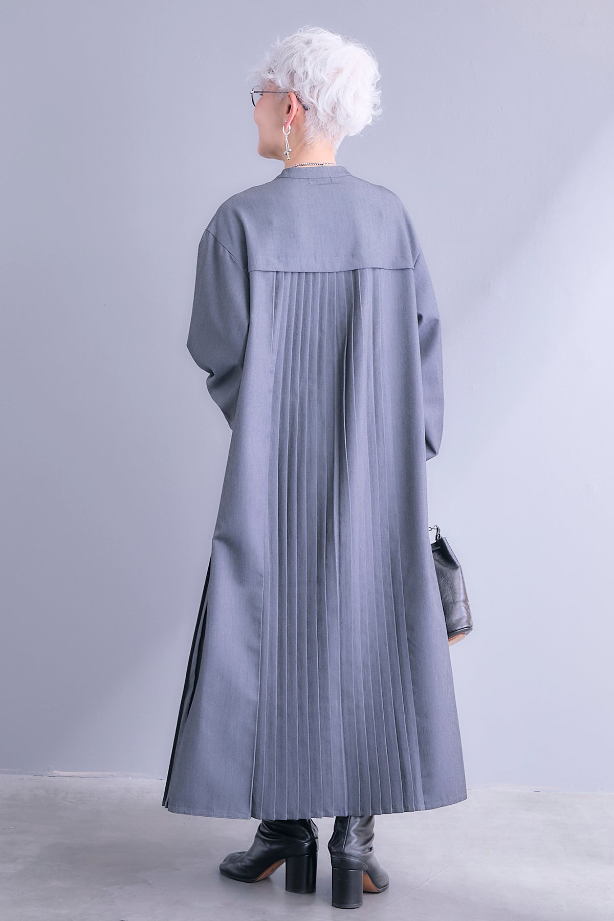 予約】バックイレギュラープリーツワンピース– AIJAN