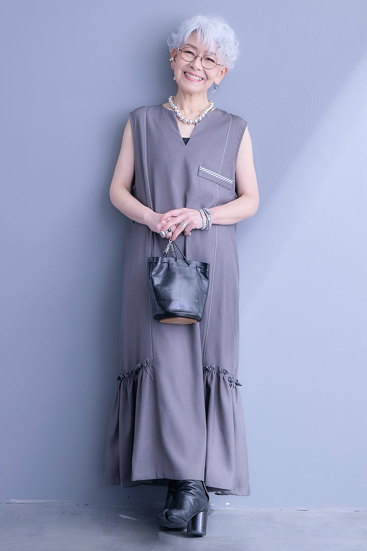 【予約】パイピングデザインスキッパーノースリーブワンピース