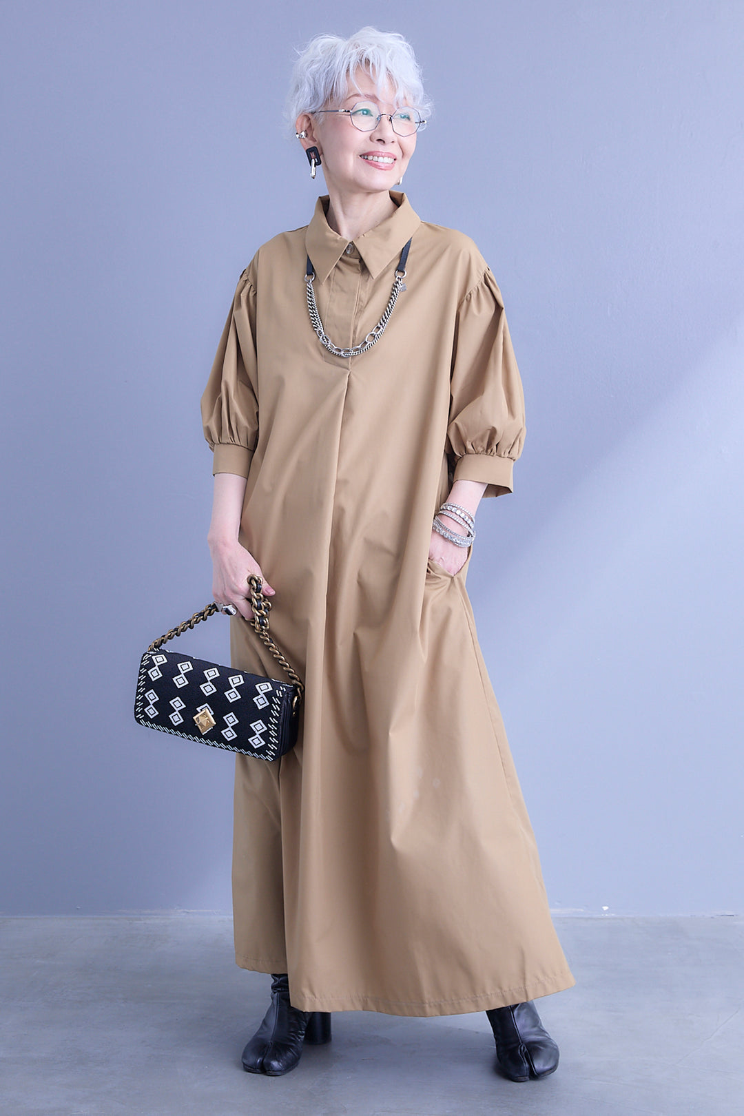 【予約】バックロゴエンブロイダリーボリュームスリーブシャツワンピース