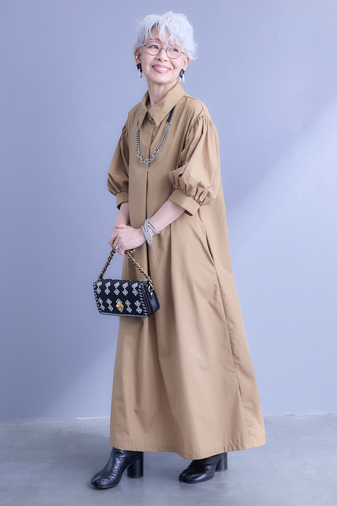 【予約】バックロゴエンブロイダリーボリュームスリーブシャツワンピース