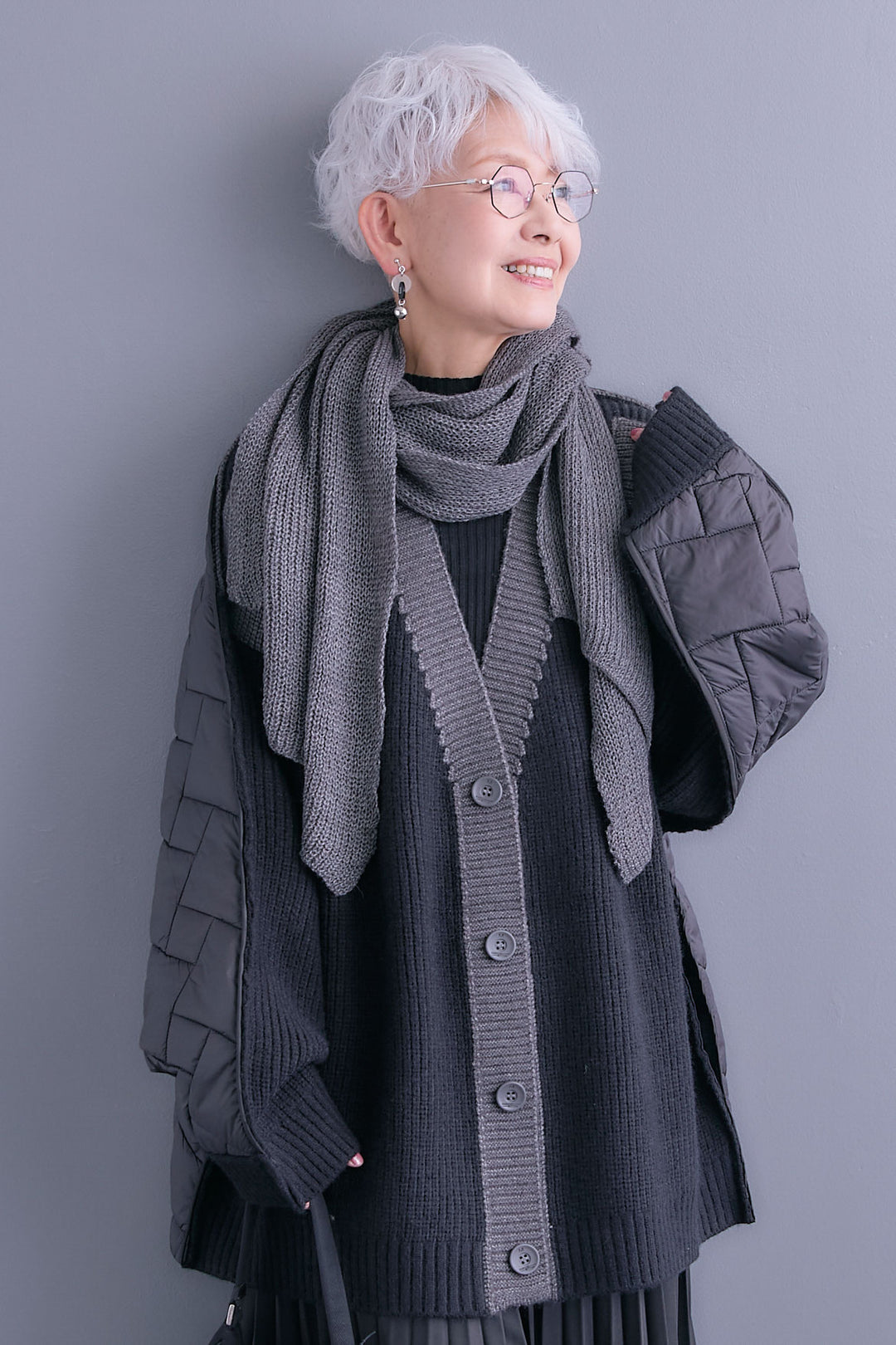 【SET】バックキルティングローゲージニットカーディガン【ストール付き】+アシンメトリープリーツスカート(2set)