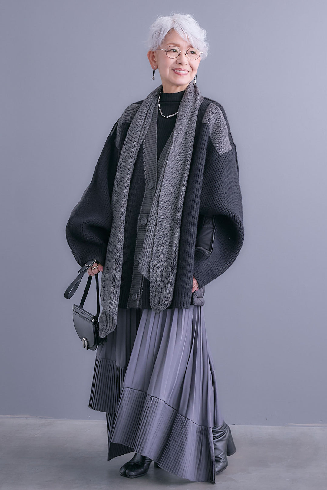 【予約】バックキルティングローゲージニットカーディガン【ストール付き】