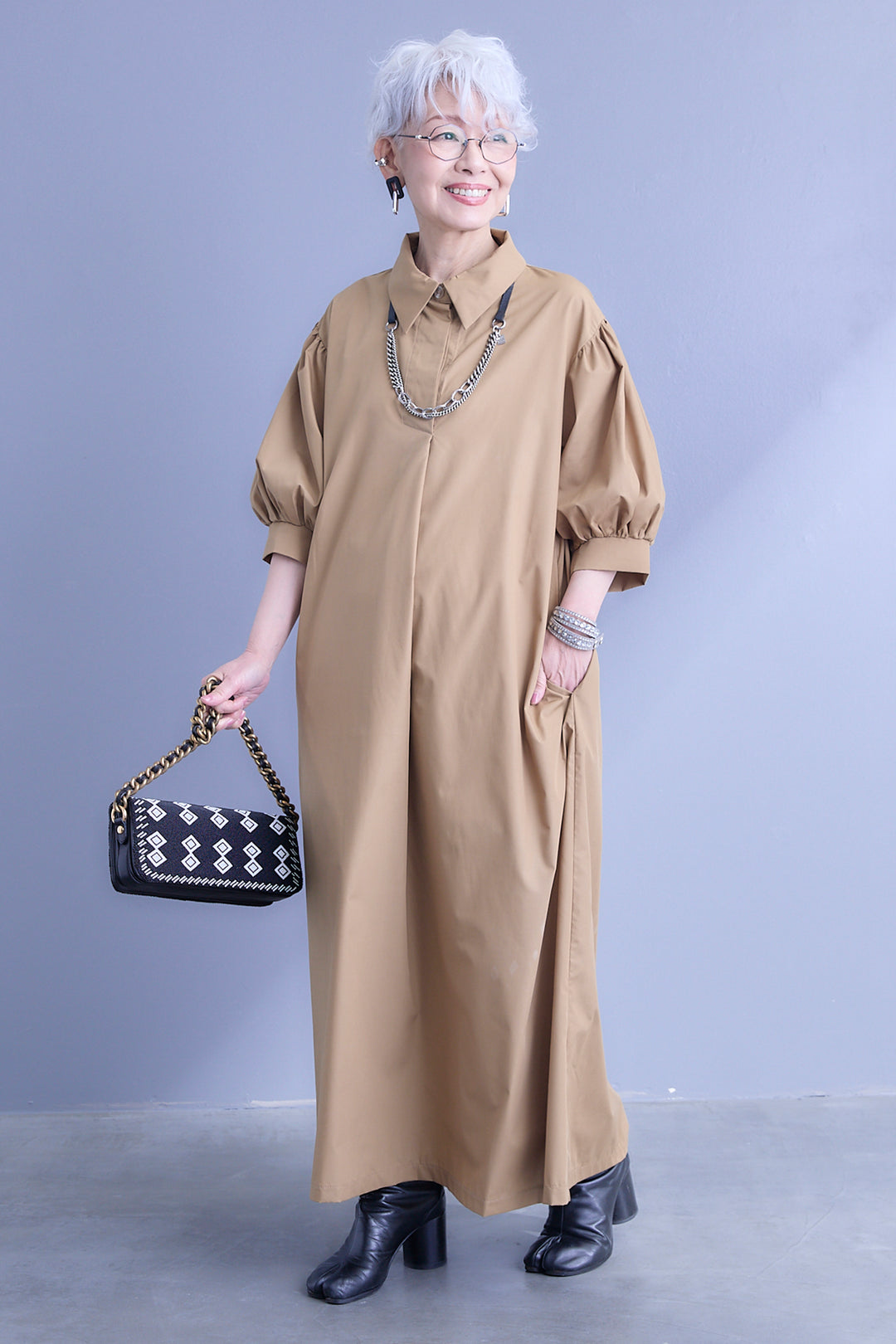 【予約】バックロゴエンブロイダリーボリュームスリーブシャツワンピース