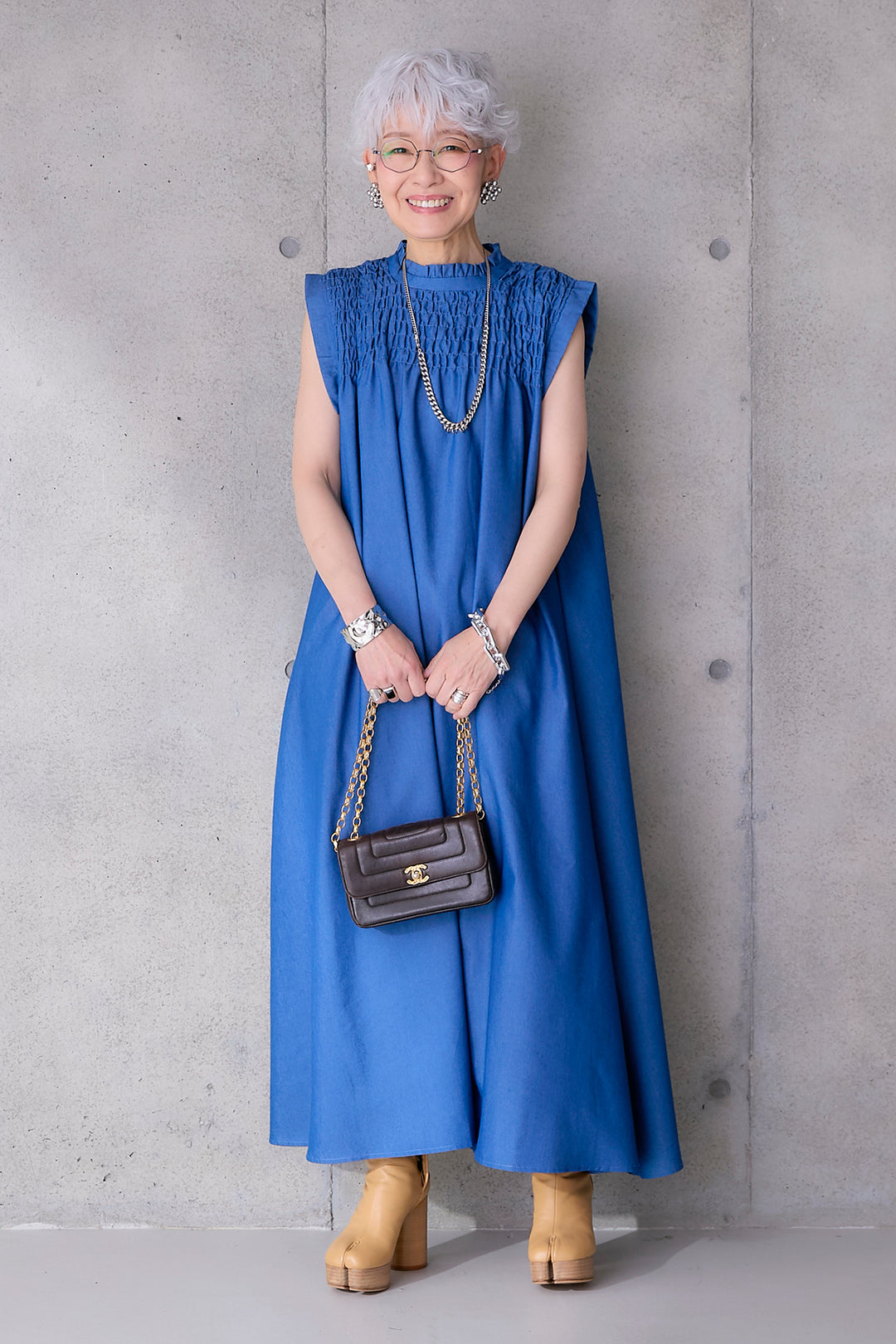 【予約】ソフトデニムシャーリングスタンドネックワンピース