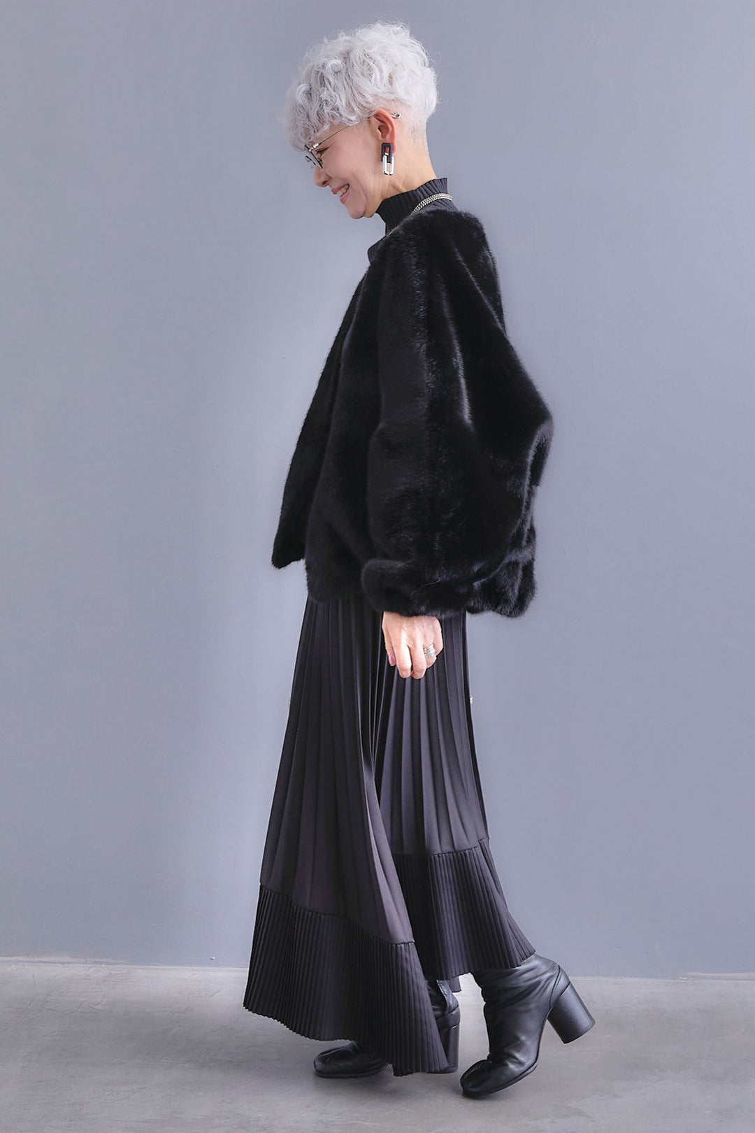 【SET】ボリュームスリーブハイネックリラクシーニット+ノーカラーラウンドシルエットファーコート+アシンメトリープリーツスカート(3set)