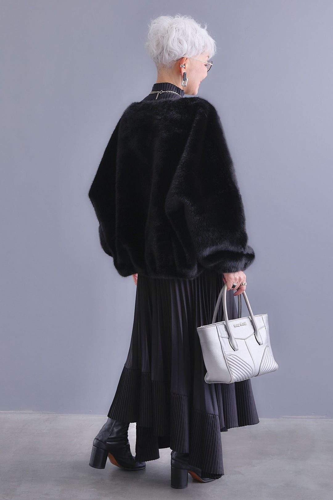 【SET】ボリュームスリーブハイネックリラクシーニット+ノーカラーラウンドシルエットファーコート+アシンメトリープリーツスカート(3set)