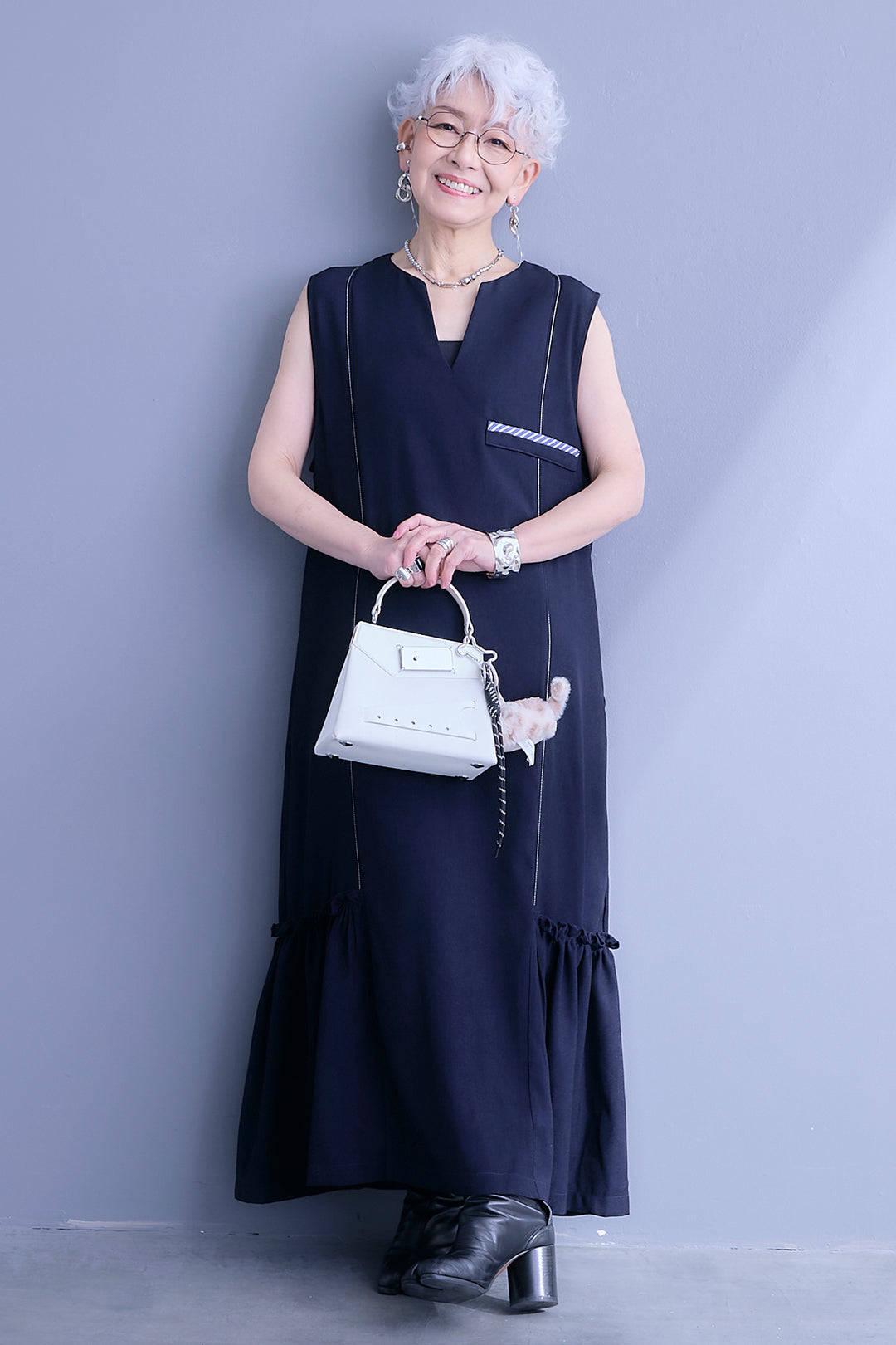 【予約】パイピングデザインスキッパーノースリーブワンピース