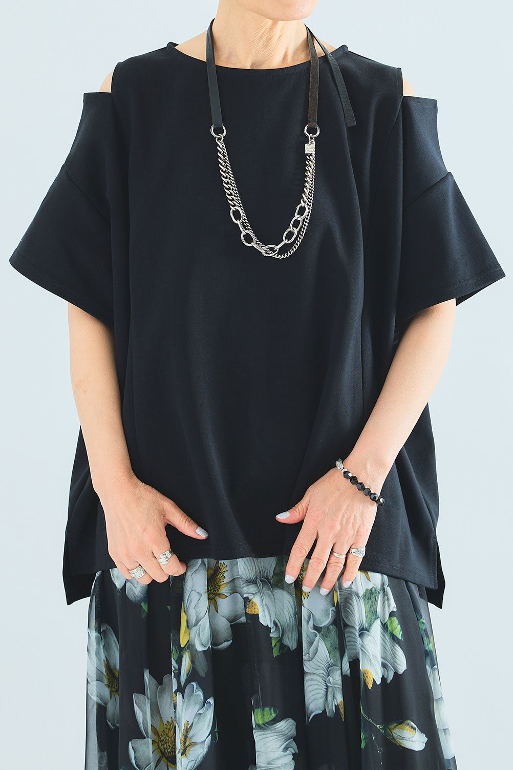 【予約】カッティングショルダーオーバートップス