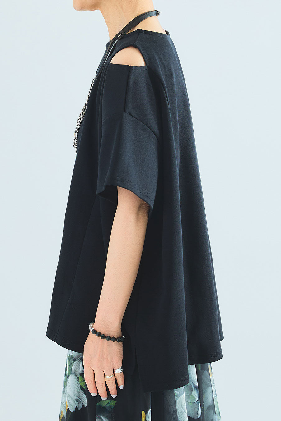 【予約】カッティングショルダーオーバートップス