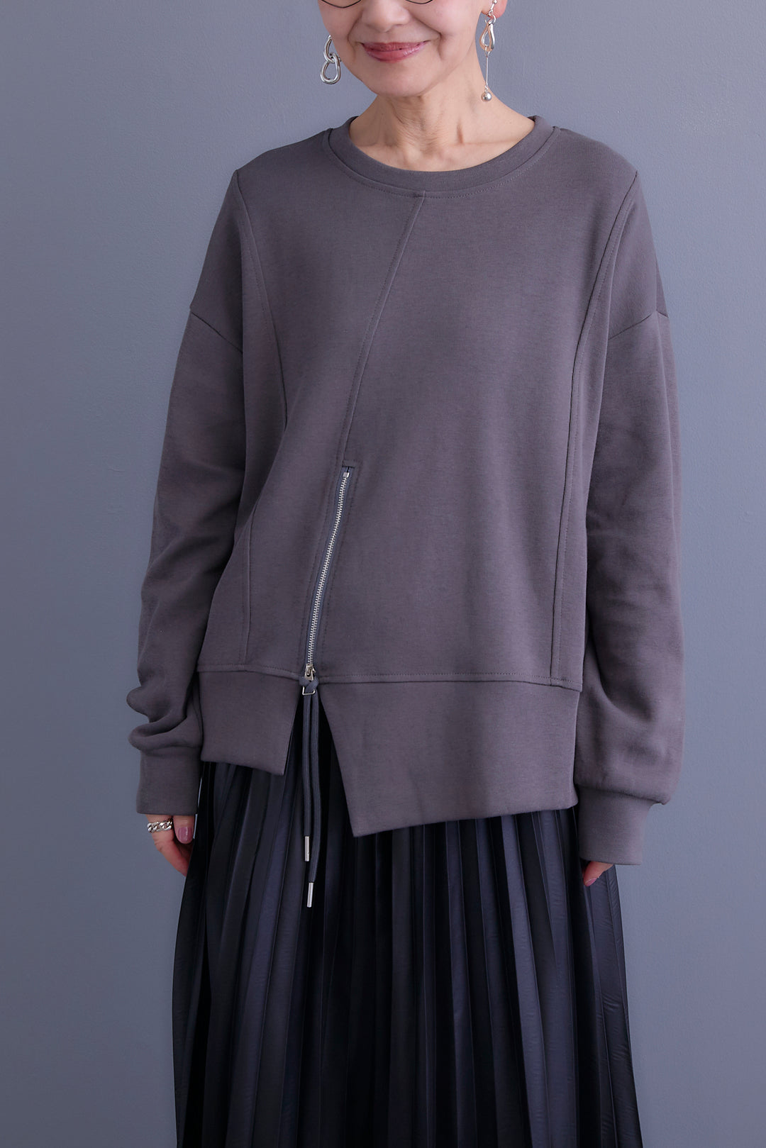 【SET】ZIPデザインアシンメトリープルオーバー+レザーライクプリーツスカート(2set)