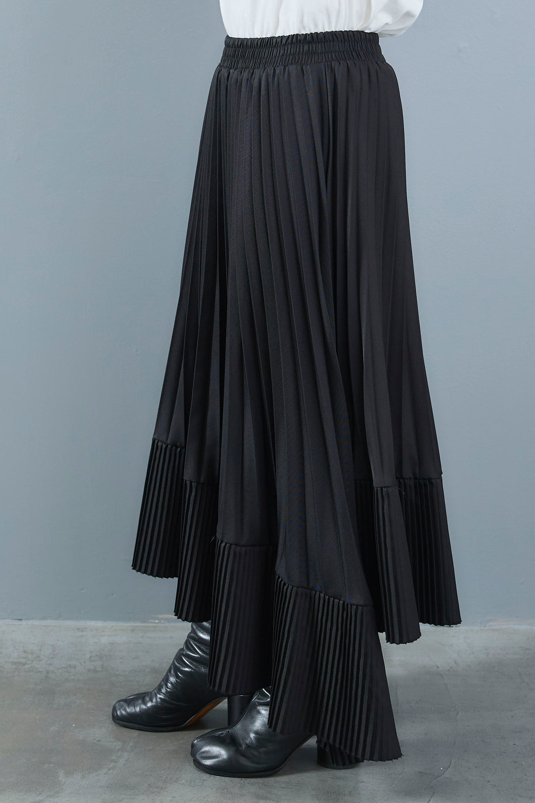 ［予約］アシンメトリープリーツスカート