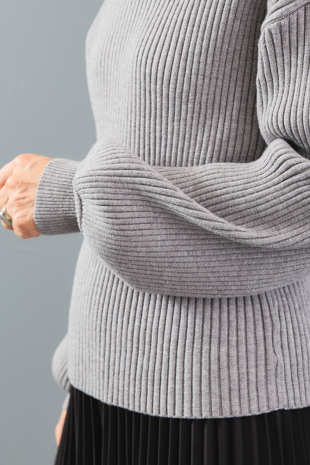 【SET】ボリュームスリーブハイネックリラクシーニット+ノーカラーラウンドシルエットファーコート+アシンメトリープリーツスカート(3set)