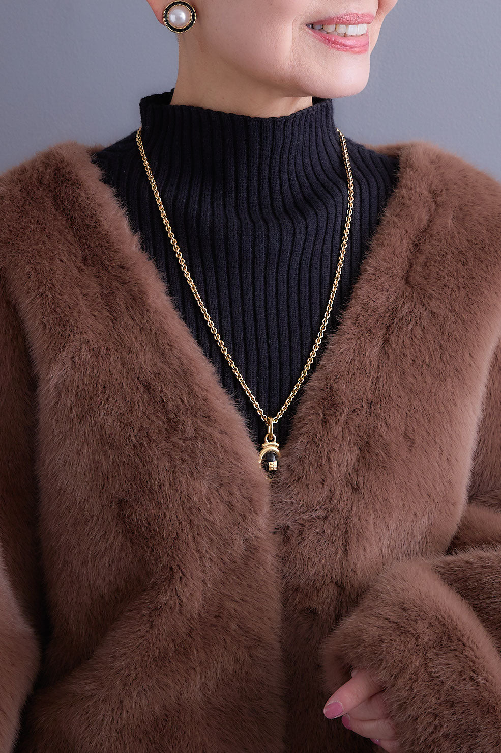 【SET】ボリュームスリーブハイネックリラクシーニット+ノーカラーラウンドシルエットファーコート+アシンメトリープリーツスカート(3set)