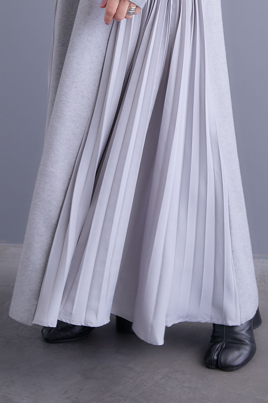 【予約】ZIPポケットサイドプリーツニットワンピース