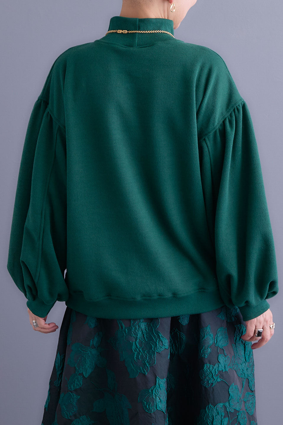 【予約】ボリュームスリーブモックネックプルオーバー