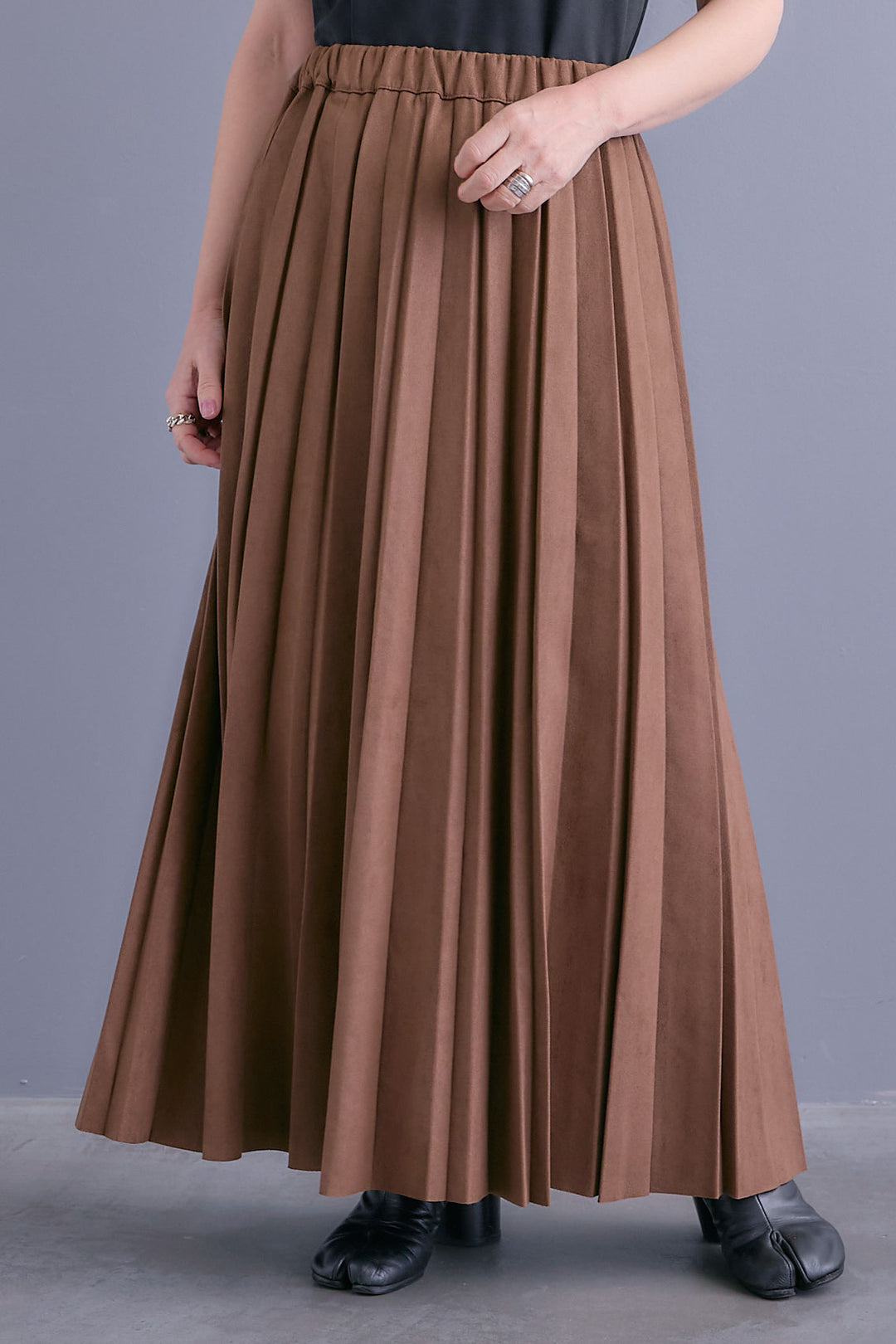 【SET】カーデケープVネックニット+スエードロングプリーツスカート(2set)